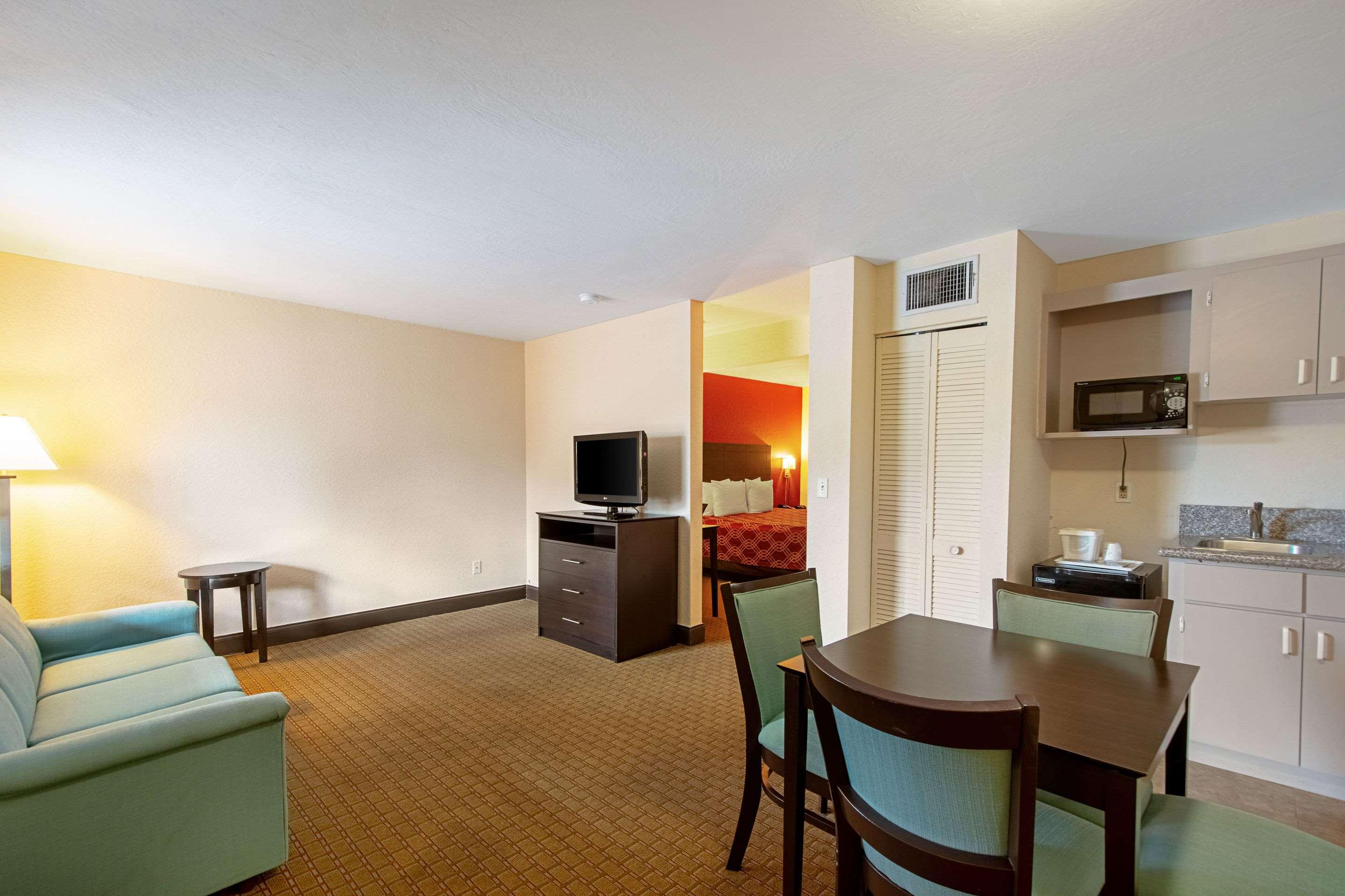 Ramada Limited Clearwater Hotel And Suites Exterior photo