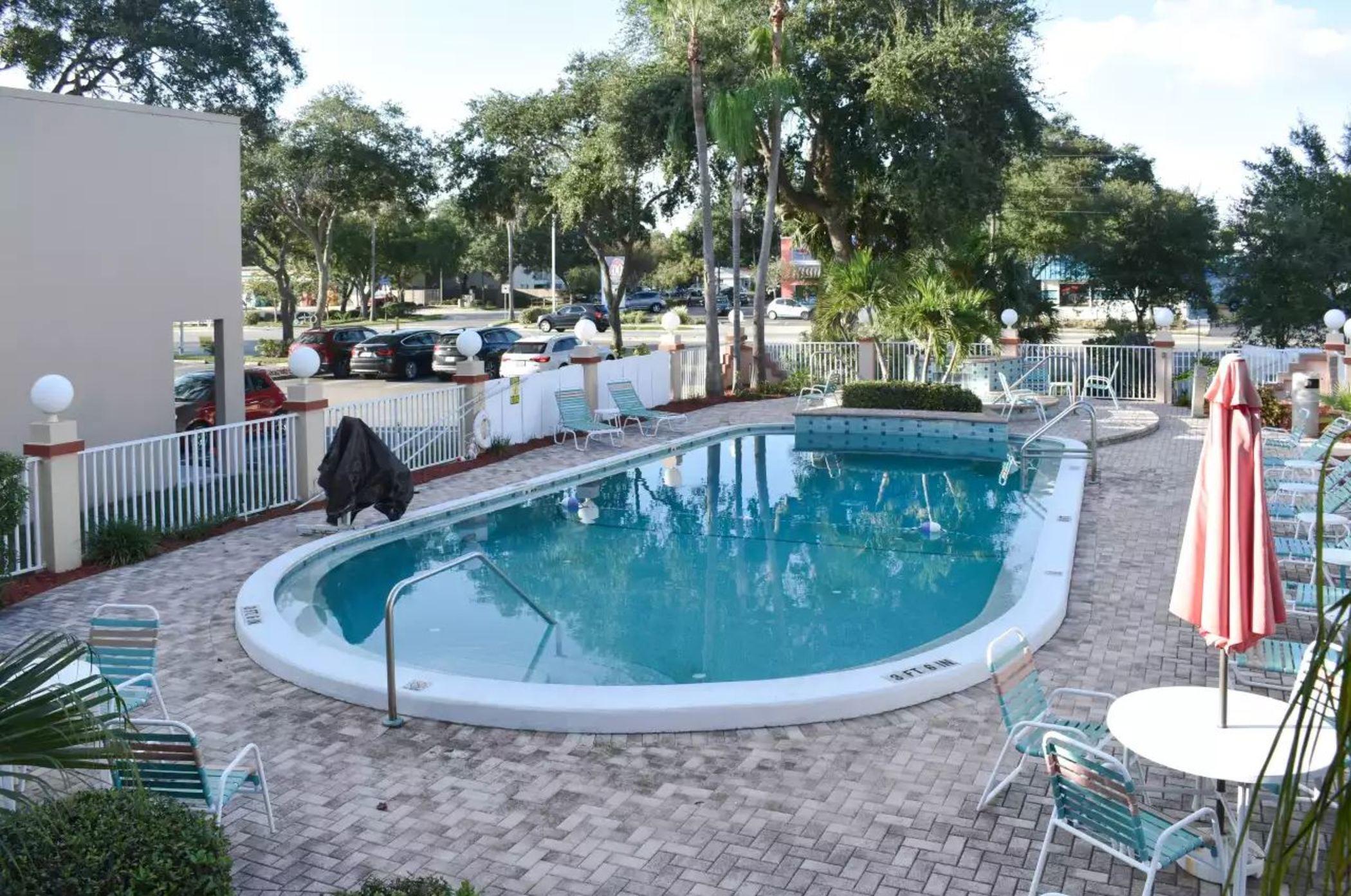 Ramada Limited Clearwater Hotel And Suites Exterior photo
