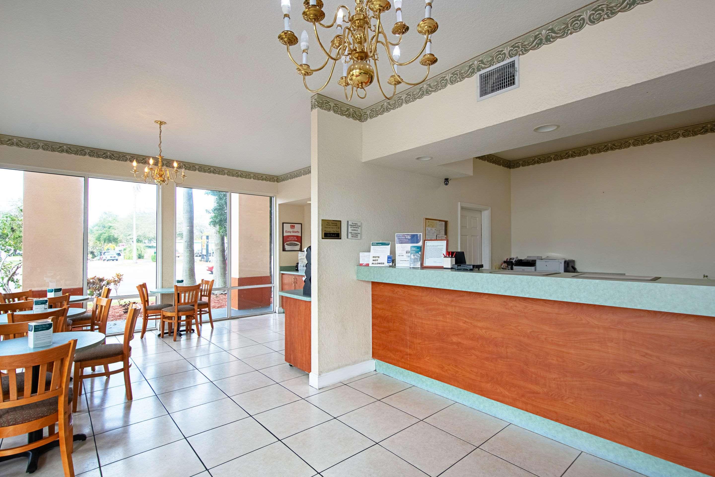 Ramada Limited Clearwater Hotel And Suites Exterior photo