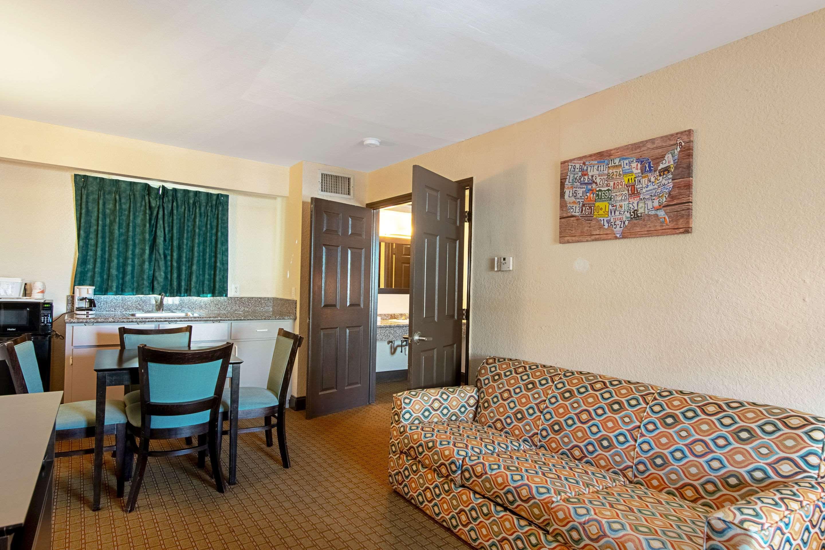 Ramada Limited Clearwater Hotel And Suites Exterior photo