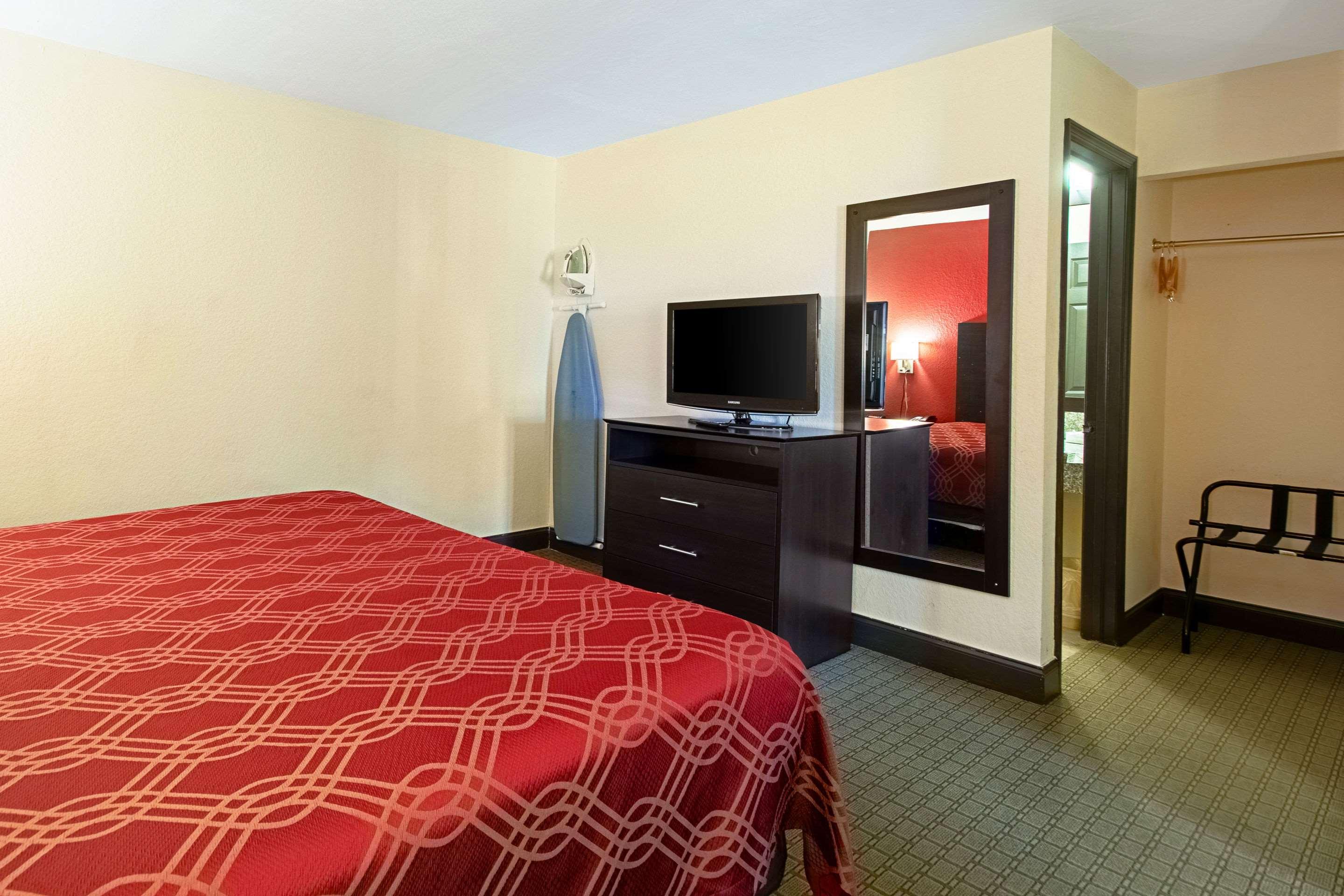 Ramada Limited Clearwater Hotel And Suites Exterior photo
